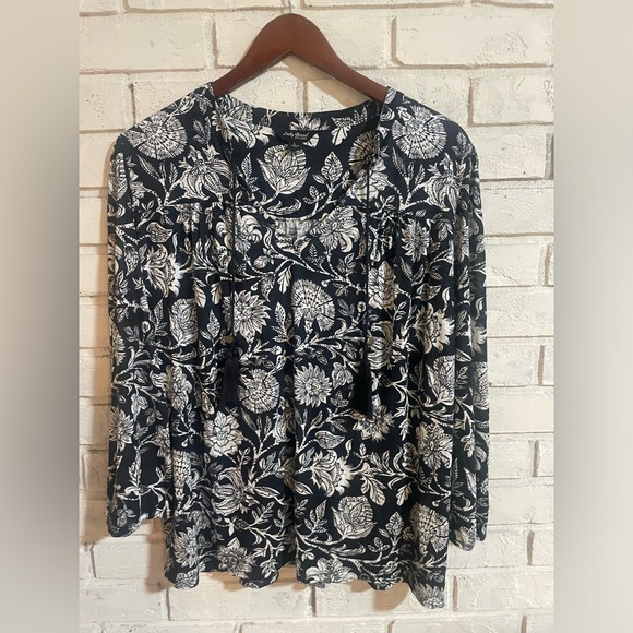 LUCKY BRAND Large Boho top. Excellent like new condition.black and cream floral - Picture 1 of 10